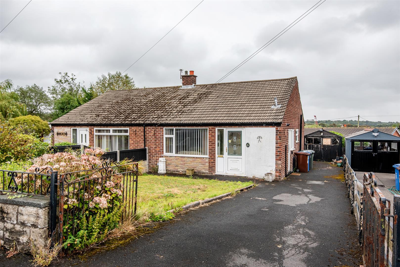 2 bed property in Kirkstall Close, Chorley
